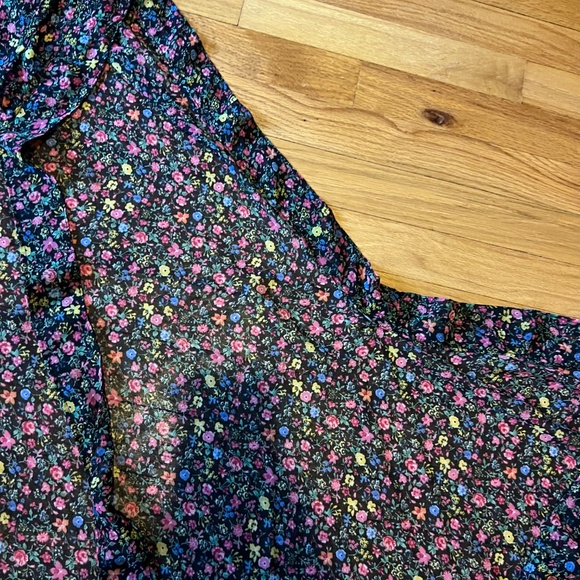 Floral mesh mini wrap skirt - Picture 2 of 3